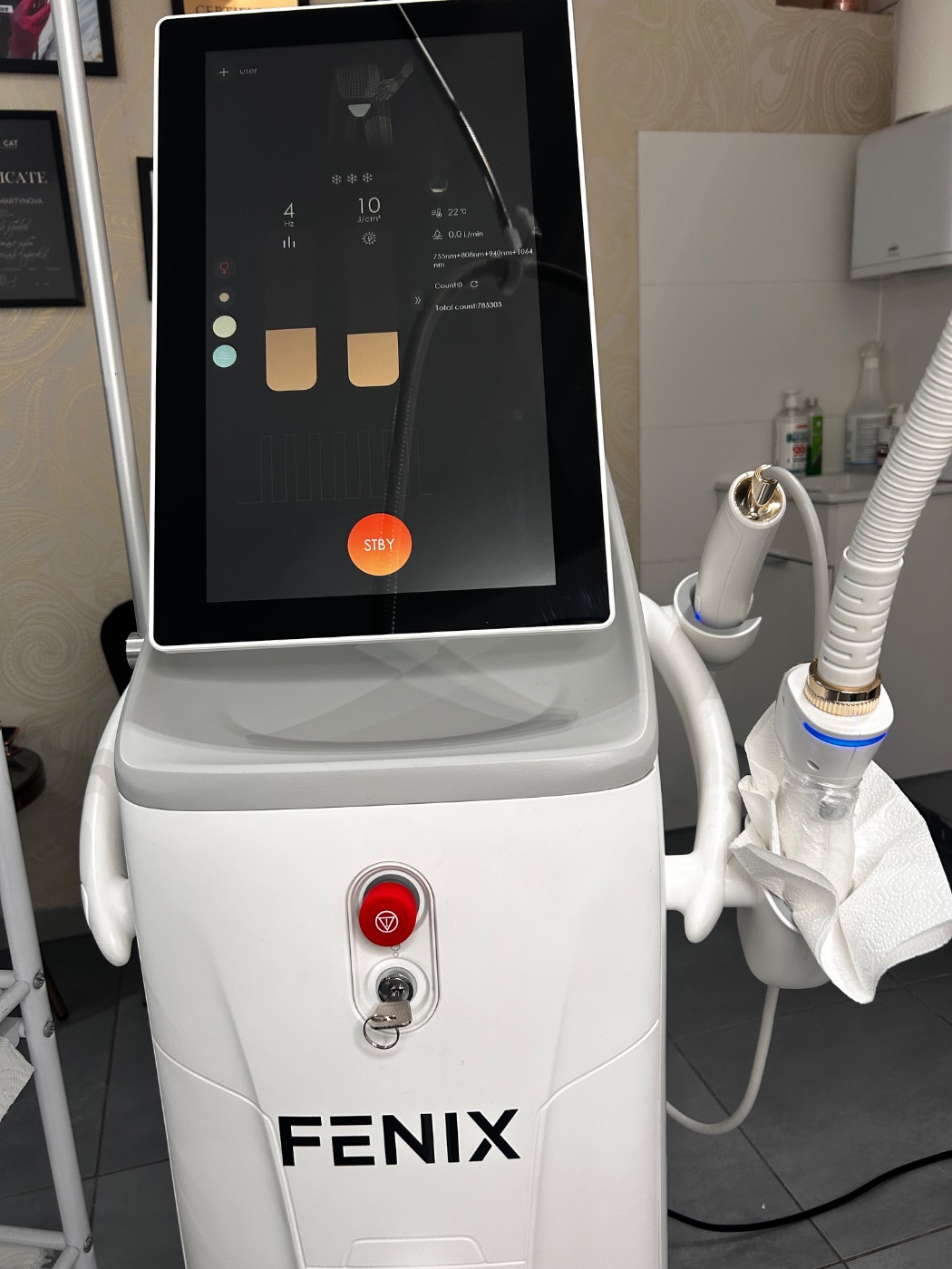 Profesjonalny laser do depilacji FENIX Sunborn 2400 2025r — zdjęcie 1