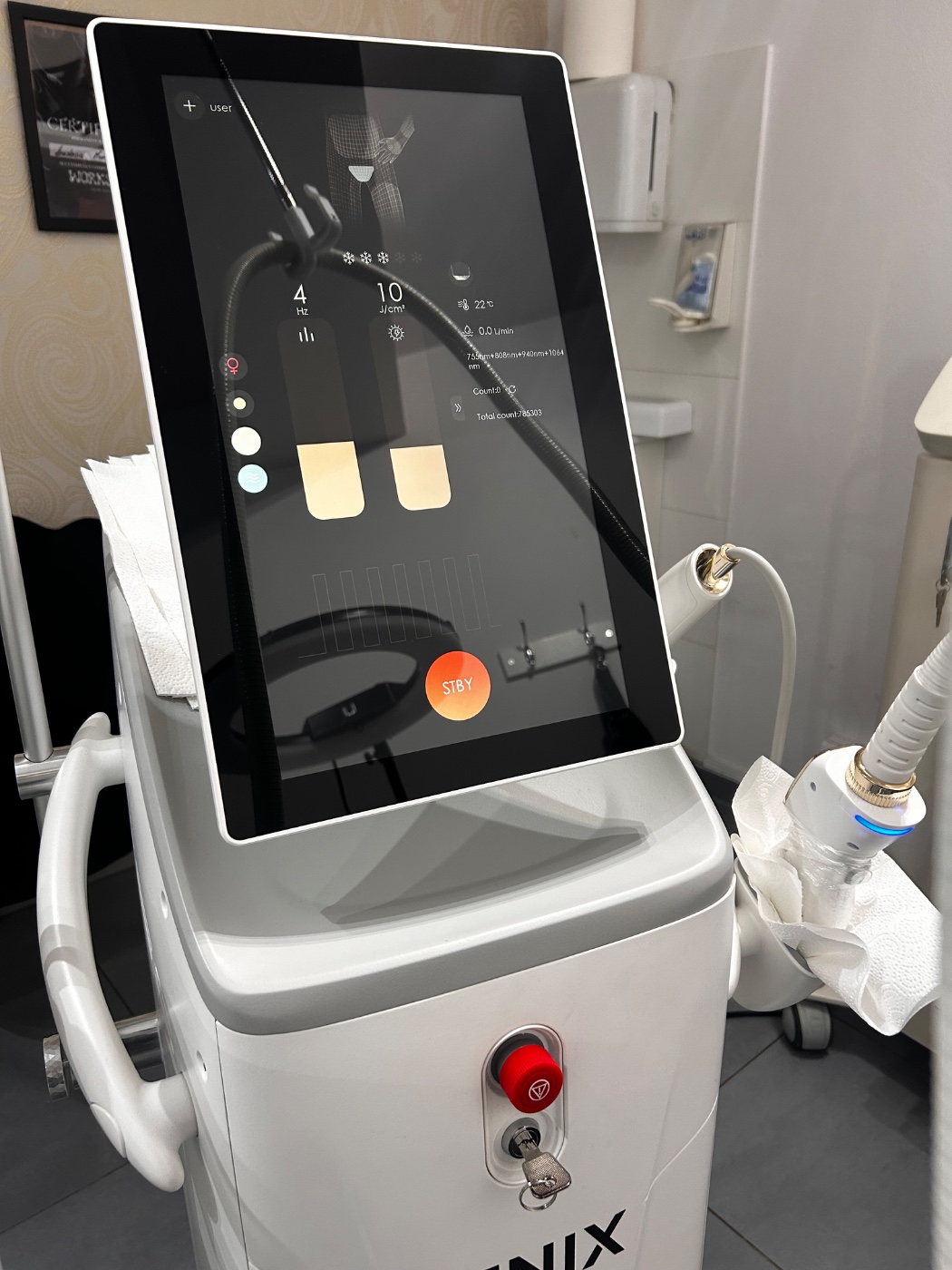 Profesjonalny laser do depilacji FENIX Sunborn 2400 2025r — zdjęcie 2